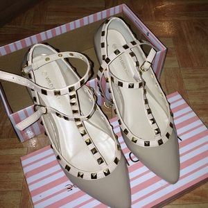 Studded flat