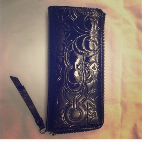 Signature patent embossed Coach Poppy