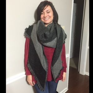 Calvin Klein Black/Grey plaid Blanket scarf NWT