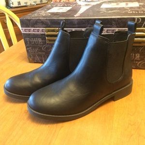 Black Chelsea Boots