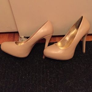 High heel shoe