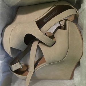 Steve Madden Wedges Size 8 1/2