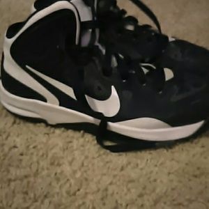 Basketball shoes