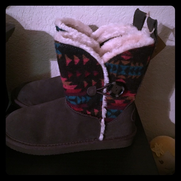 BNWT American eagle cozy boots