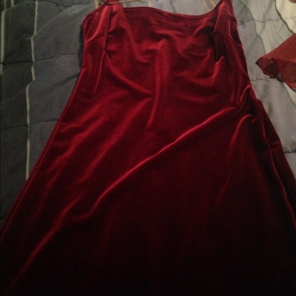 Red velvet spaghetti strap size 7/8 dress w/ scarf