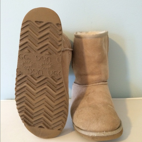 Ugg Classic Short - Picture 3 of 3