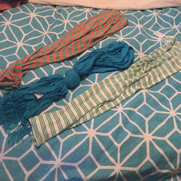 Bundle of 3 scarfs