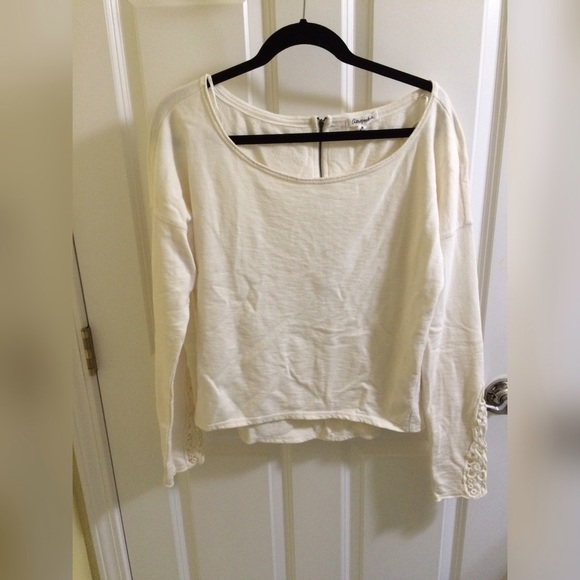 Aeropostale White sweater with crochet details