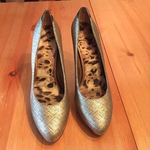 Sam Edelman gold pumps