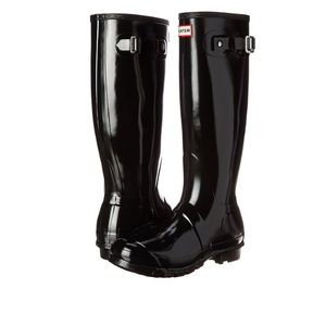 Black hunter boots AND matching hunter socks