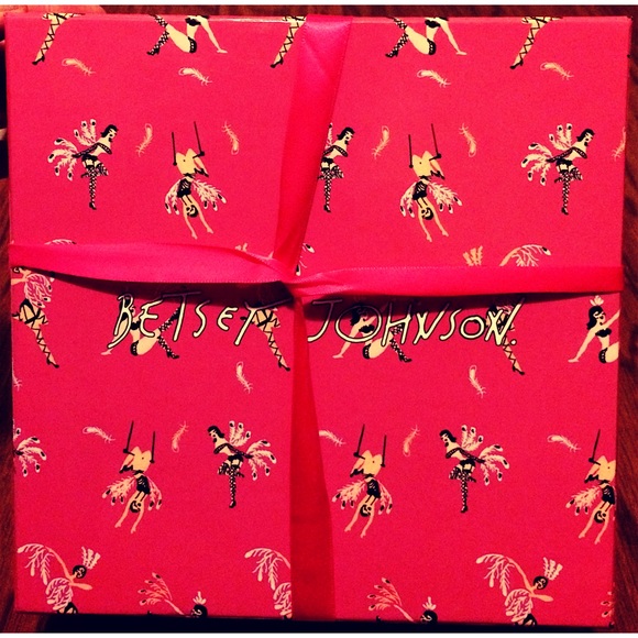 SOLD! Betsey Johnson Gift Box 7 Pack - Picture 4 of 4