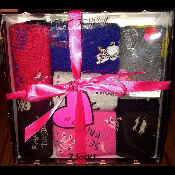 SOLD! Betsey Johnson Gift Box 7 Pack - Picture 2 of 4