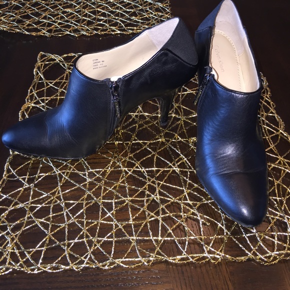 Calvin Klein "Jordan" Bootie Size 9 in Black