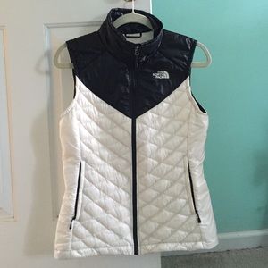 The North Face vest. Size S