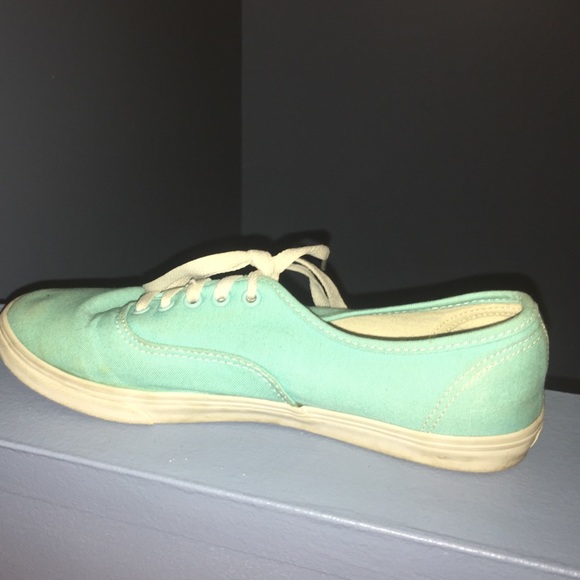 Vans - Picture 3 of 4
