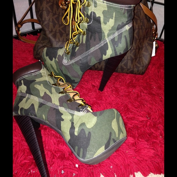 💚CAMO SEXY STILETTOS💚