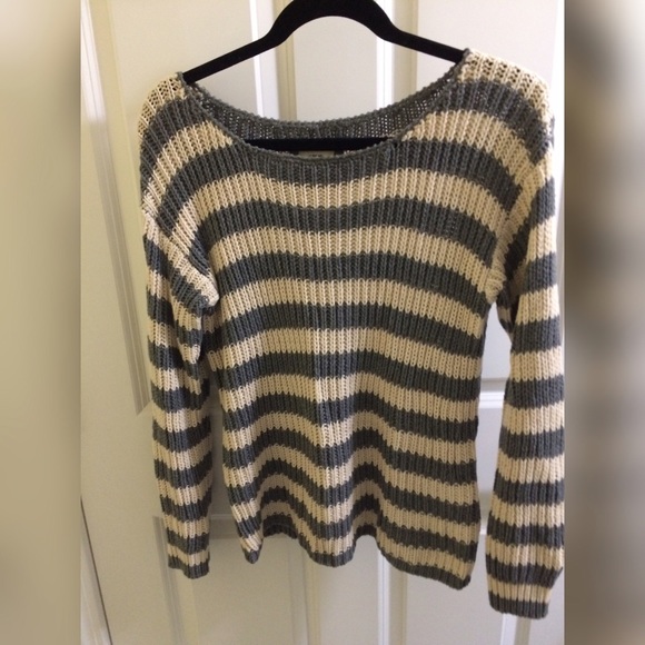 Forever 21 grey and cream sweater