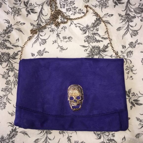 Skull clutch with chain to wear as crossbody