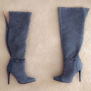 Gray Suede heel boots (grey)
