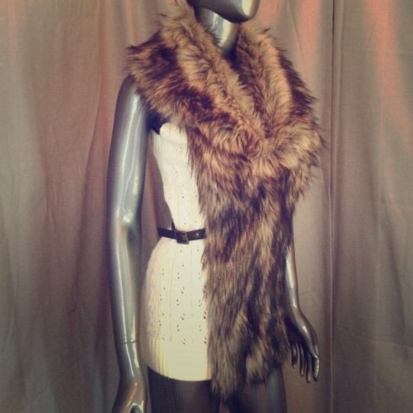 Knitted faux fur sleeveless top