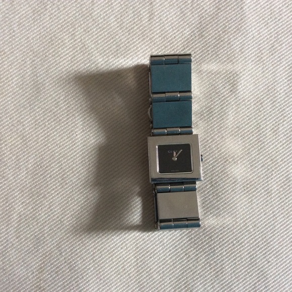 Gucci stainless steel shiny watch