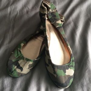 🎈Camo flats