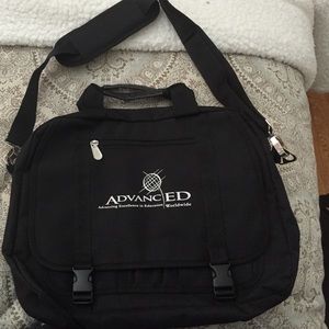 Advanced black briefcase/shoulderbag w laptop spot