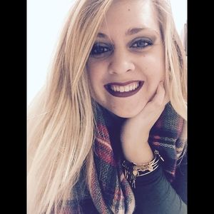 Meet your Posher, Laura