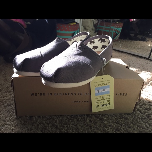BRAND NEW TOMS!!