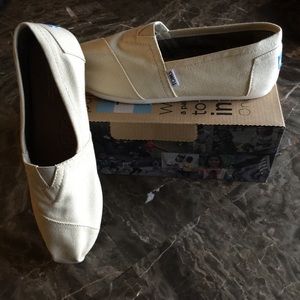 Class is Natural Canvas Toms