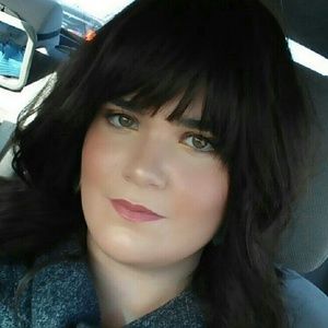 Meet your Posher, Estee