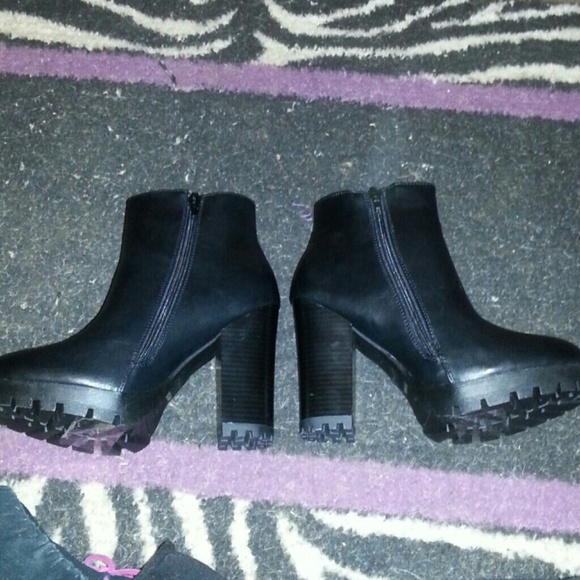 Healed ankle boots - Picture 2 of 4