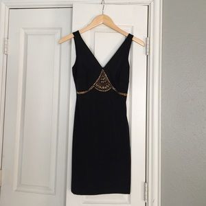 BeBe Dress v-neck front and back
