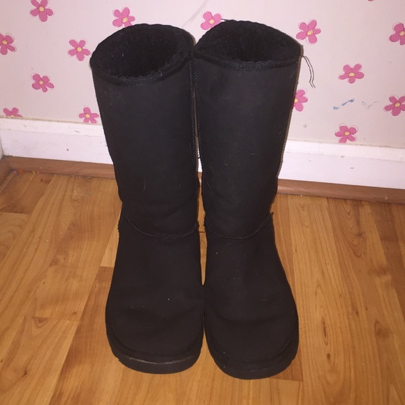 Black Classic Tall Ugg Boots GUC