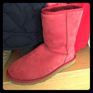 Limited Edition Classic Short Cranberry Uggs