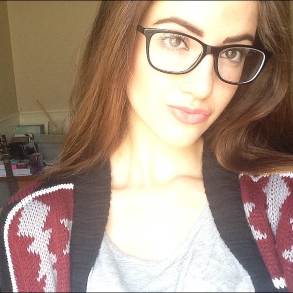 Meet your Posher, Kelsey - Picture 1 of 1