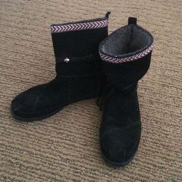 TOMS boots gently loved great shape, cute and warm