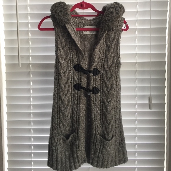 Aeropostale Long sweater vest!