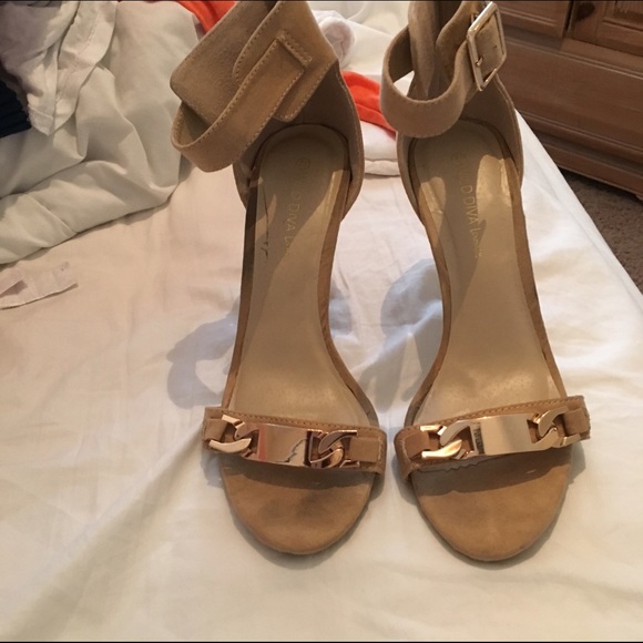 Nude heels - Picture 2 of 3