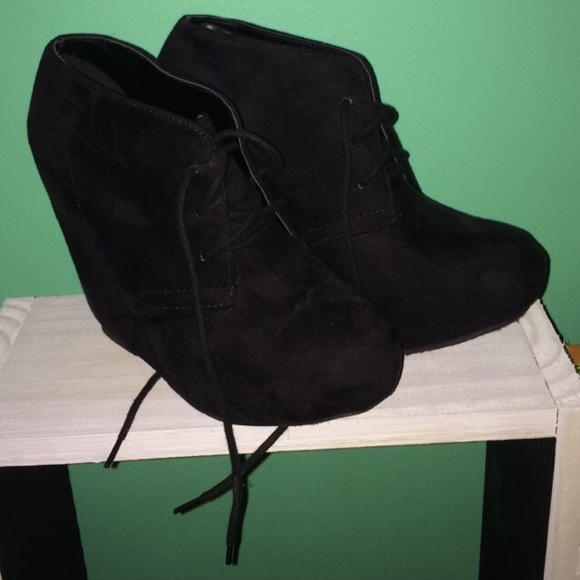 NEW BLACK WEDGE HEELS