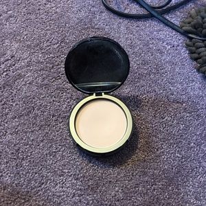 Too faced powder foundation