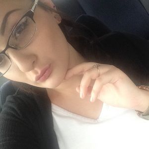 Meet your Posher, Liz