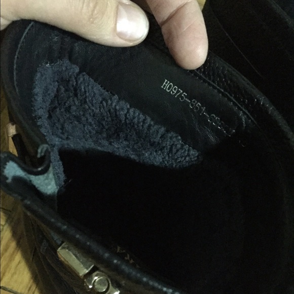 🔨SOLD 🔨Leather & fur inside short boots - Picture 3 of 4