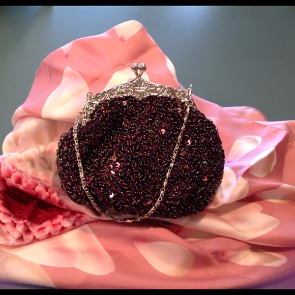 NWOT Pretty purple, sequined evening bag