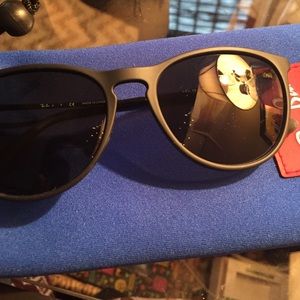 Junior Ray-Bans. Style: "Izzy"