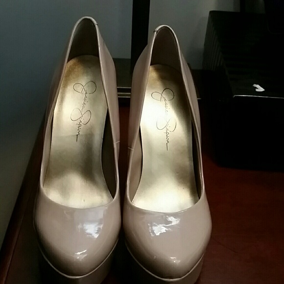 7.5 Jessica Simpson pumps platform