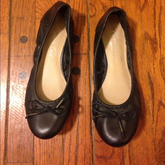 Kenneth Cole Black Flats