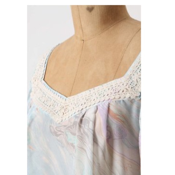 ANTHROPOLOGIE
Blue Anna Sui Suminagashi Top - Picture 2 of 2