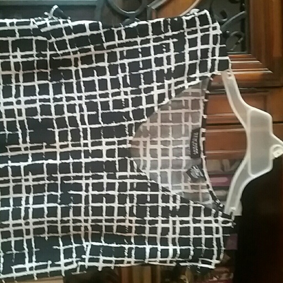 TOP - Picture 2 of 4