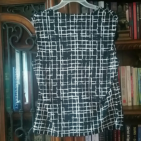 TOP - Picture 3 of 4